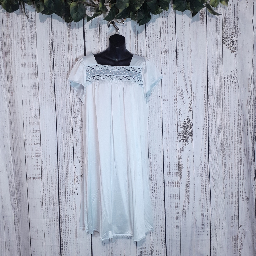 Vanity Fair vintage satin pastel blue maxi nightgown floral lace & pink tulips